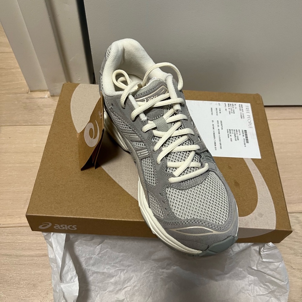 NWT ASICS women’s sneakers size 9.5.